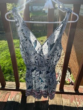 Sleeveless V-Neck Paisley Romper in Teal and White